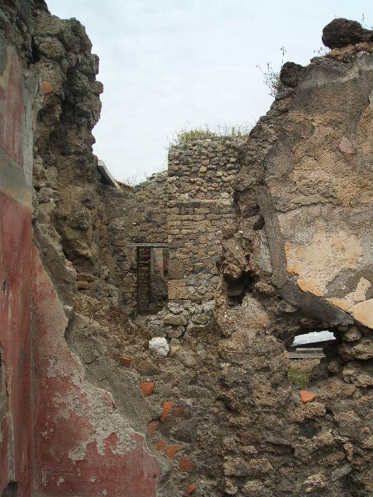 IX.5.4 Pompeii. May 2005. Looking north across rear of bakery, from IX.5.18