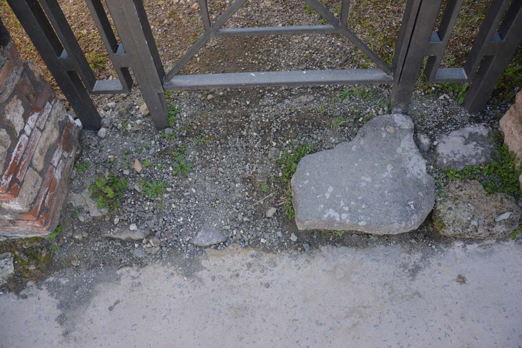 IX.5.4 Pompeii. March 2017. Detail of remaining doorway threshold. 
Foto Christian Beck, ERC Grant 681269 DÉCOR.