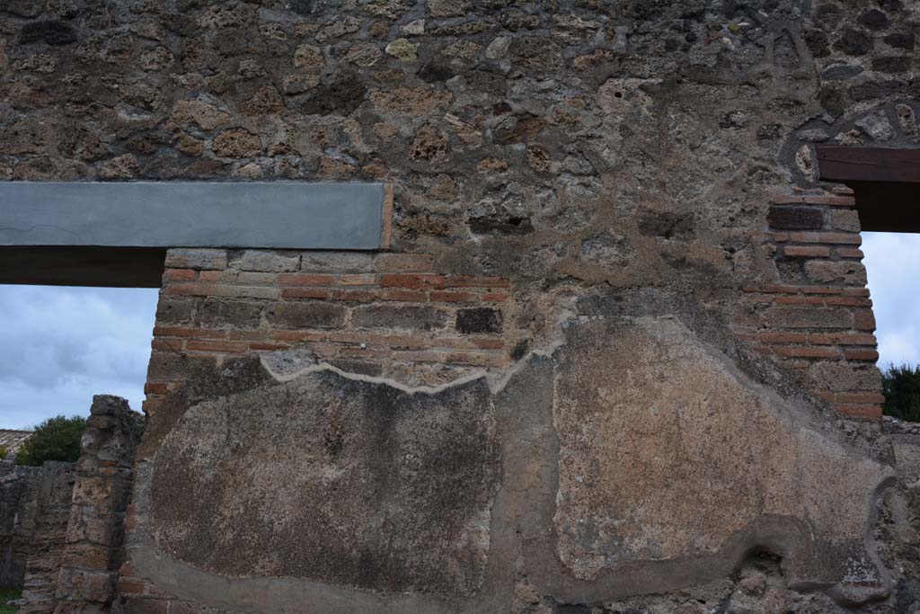 IX.5.4 Pompeii. March 2017. Room a, detail from upper north wall between doorway and window.
Foto Christian Beck, ERC Grant 681269 DÉCOR.