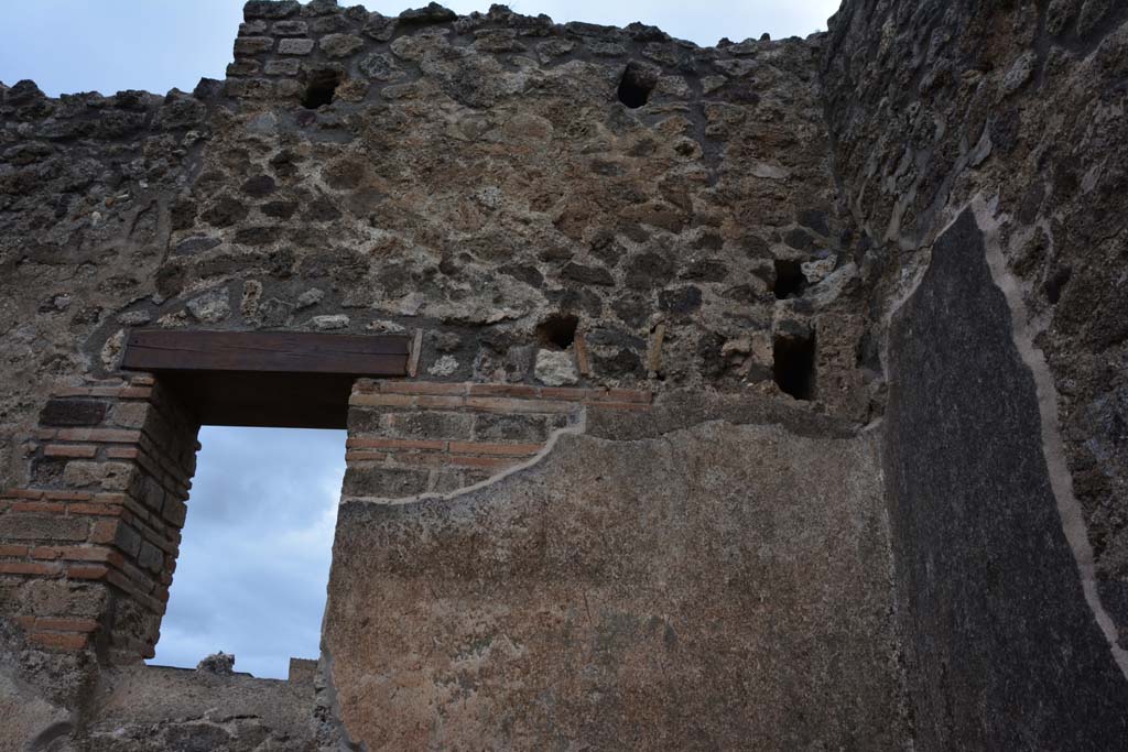IX.5.4 Pompeii. March 2017. Room a, upper north wall in north-east corner.
Foto Christian Beck, ERC Grant 681269 DÉCOR.
