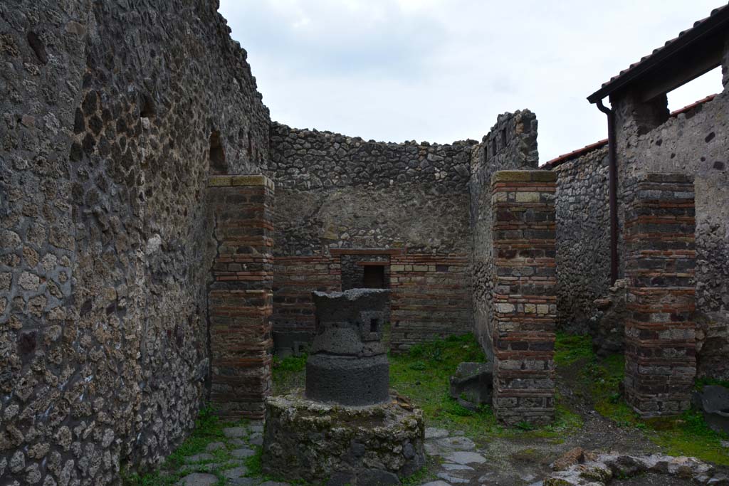 IX.5.4 Pompeii. March 2017. Room b, looking south towards room c.
Foto Christian Beck, ERC Grant 681269 DÉCOR.