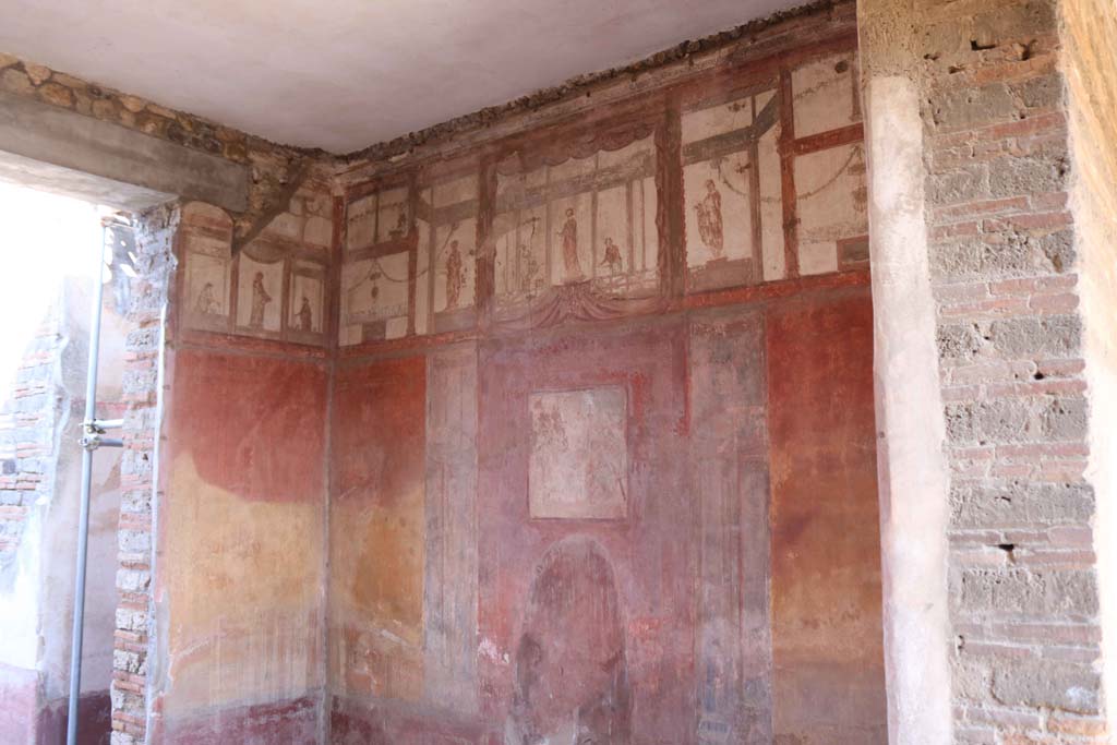 IX.5.6 Pompeii. February 2020. 
Room 10, east wall of tablinum, looking north-east through window from room 9. Photo courtesy of Aude Durand.