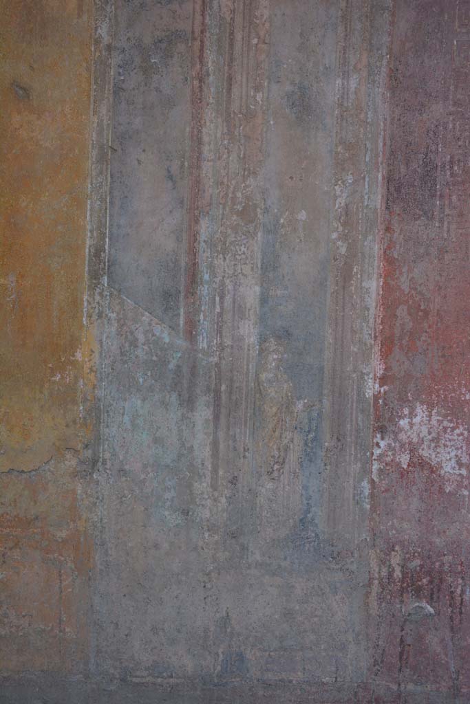 IX.5.6 Pompeii. May 2017.
Room i, figure in lower dividing panel on north side of central panel.     
Foto Christian Beck, ERC Grant 681269 DÉCOR