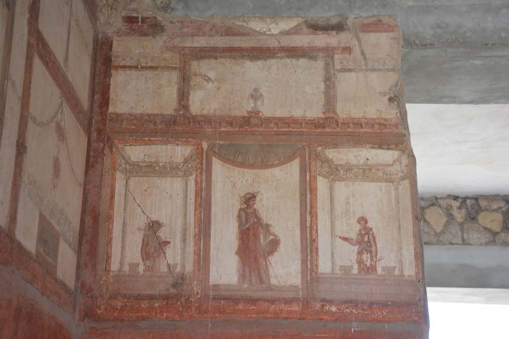 IX.5.6 Pompeii. May 2017. Room i, painted figures from upper south wall at east end.        
Foto Christian Beck, ERC Grant 681269 DÉCOR.