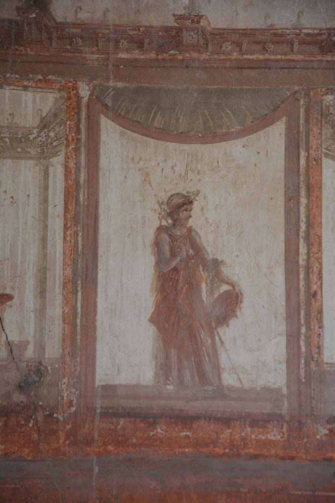 IX.5.6 Pompeii. May 2017. Room i, detail of painted figure in centre of upper south wall on east side.         
Foto Christian Beck, ERC Grant 681269 DÉCOR.
