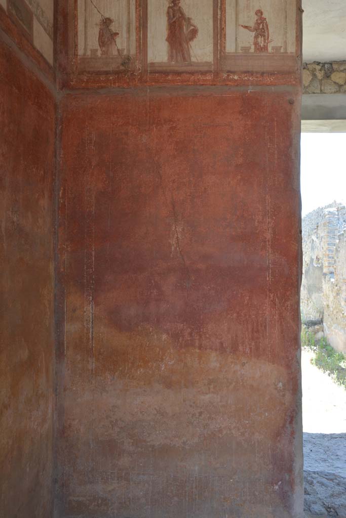 IX.5.6 Pompeii. May 2017. 
Room i, panel on south wall in south-east corner with central figure.      
Foto Christian Beck, ERC Grant 681269 DÉCOR.