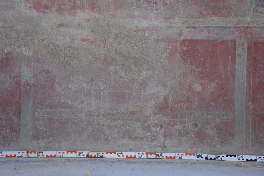 IX.5.6 Pompeii. May 2017. Room i, zoccolo in centre of west wall. 
Foto Christian Beck, ERC Grant 681269 DÉCOR.