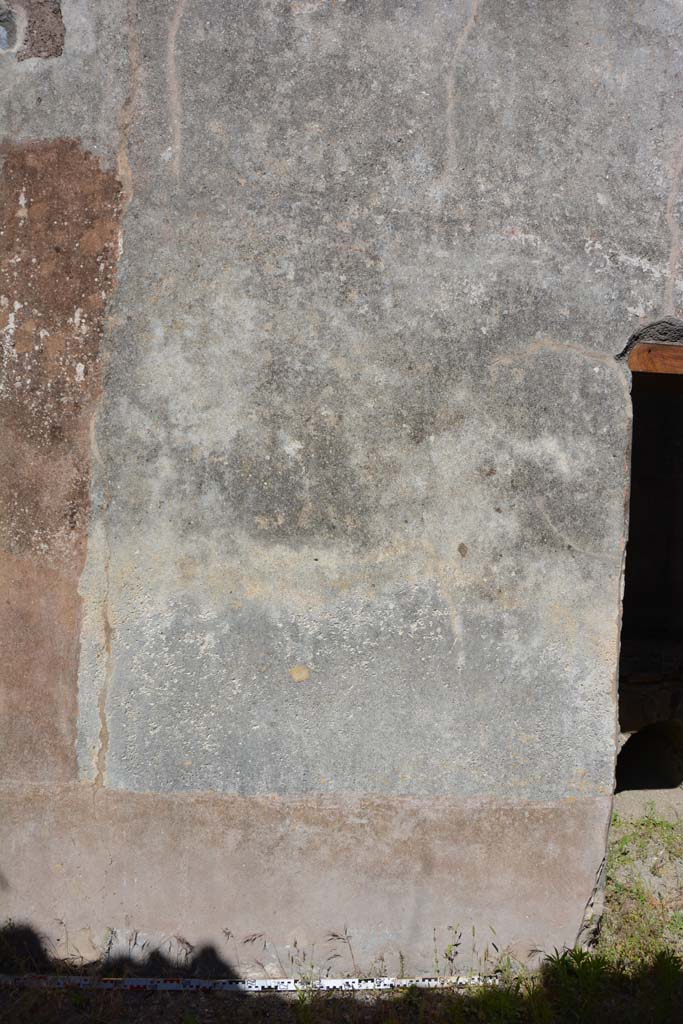 IX.5.6 Pompeii. May 2017. 
Room n, east side, detail of lower wall on north side of doorway to room p. 
Foto Christian Beck, ERC Grant 681269 DÉCOR.