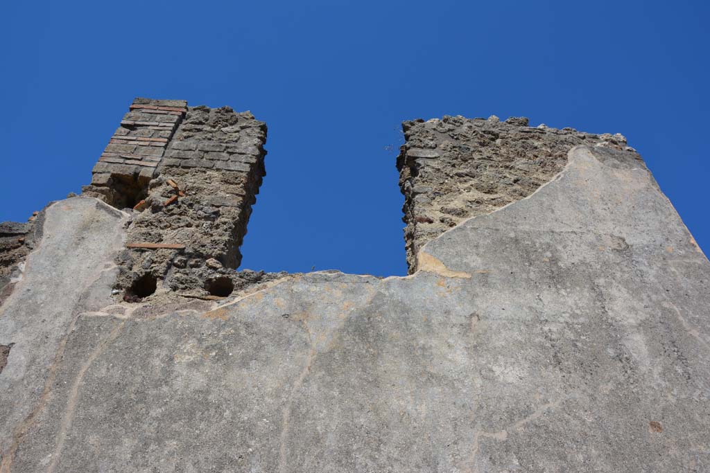 IX.5.6 Pompeii. May 2017. Room n, east side, upper wall above doorway to room p. 
Foto Christian Beck, ERC Grant 681269 DÉCOR.