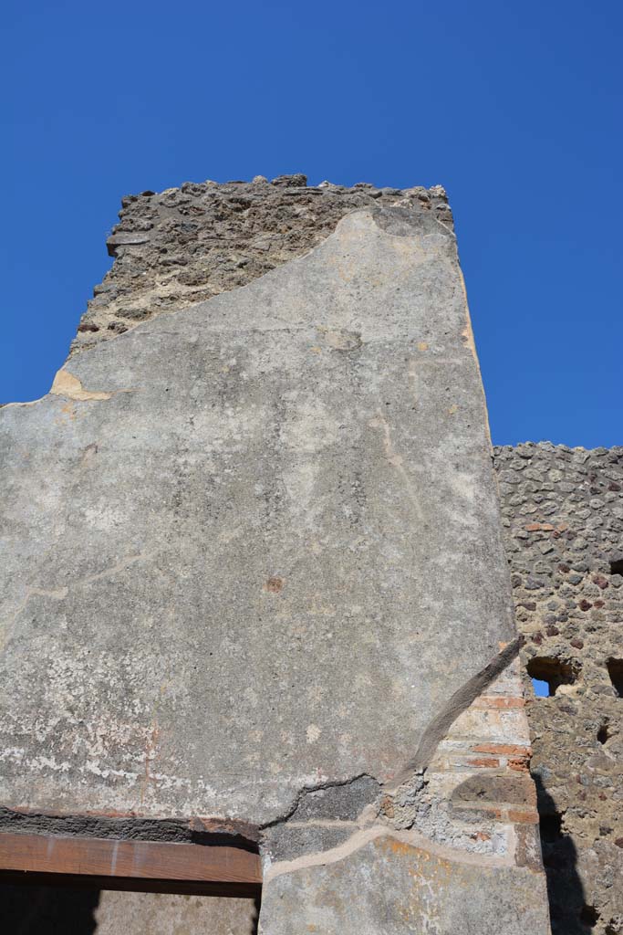 IX.5.6 Pompeii. May 2017. Room n, east side, upper wall above doorway to room p. 
Foto Christian Beck, ERC Grant 681269 DÉCOR.