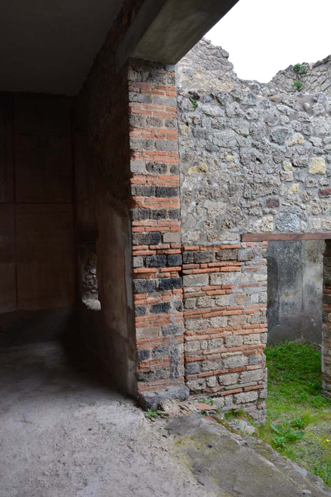 IX.5.6 Pompeii. March 2017. 
Room o, looking south-east towards doorway from steps on north side of room n. 
Foto Christian Beck, ERC Grant 681269 DÉCOR.