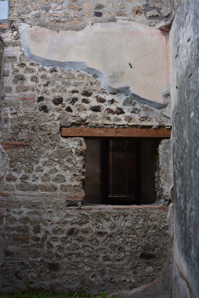 IX.5.6 Pompeii. March 2017. Room o, north wall with window in north-east corner.  
Foto Christian Beck, ERC Grant 681269 DÉCOR.