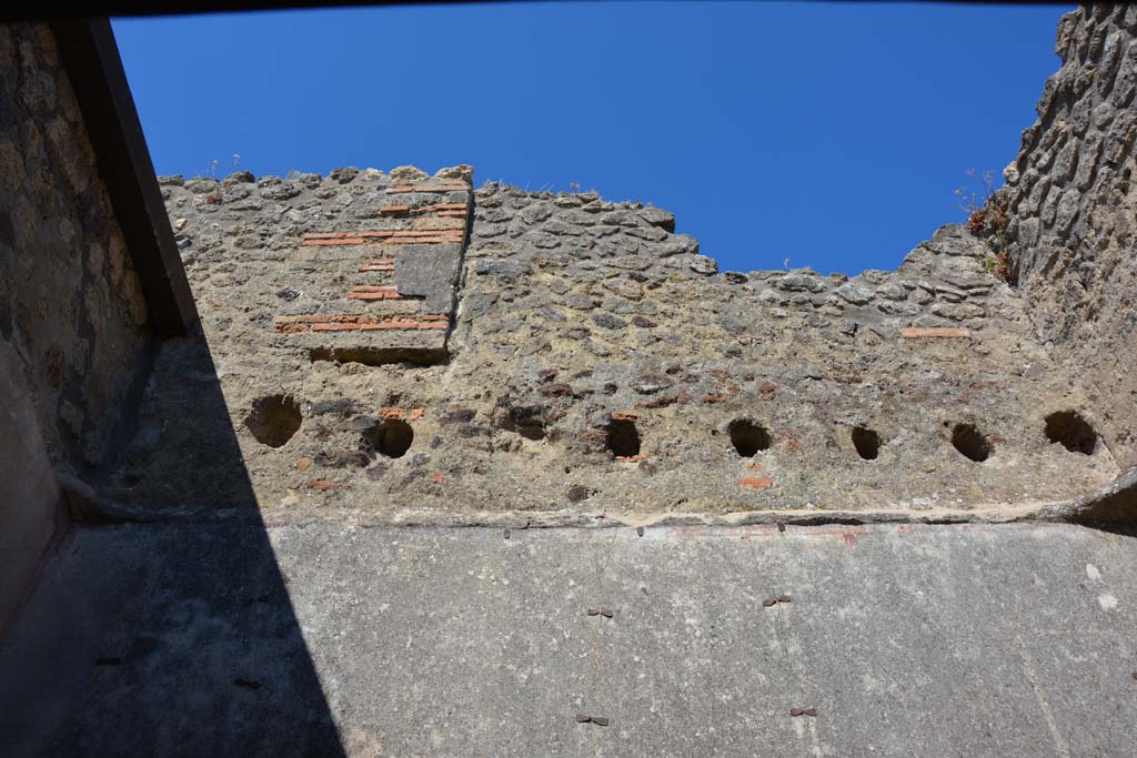 IX.5.6 Pompeii. May 2017. Room o, upper east wall.  
Foto Christian Beck, ERC Grant 681269 DÉCOR.