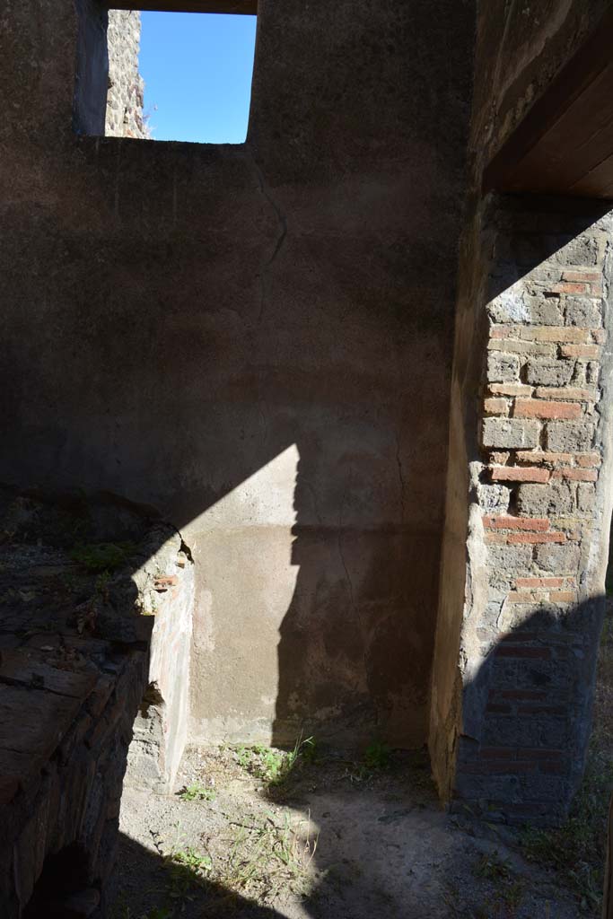 IX.5.6 Pompeii. May 2017. 
Room p, looking towards south wall, south-west corner and doorway in west wall.
Foto Christian Beck, ERC Grant 681269 DÉCOR.