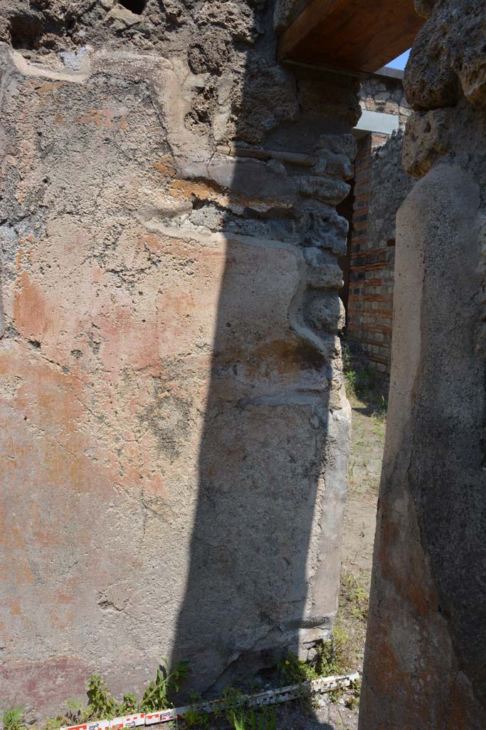 IX.5.6 Pompeii. May 2017. Room s, looking towards north wall at east end, and doorway.
Foto Christian Beck, ERC Grant 681269 DÉCOR.