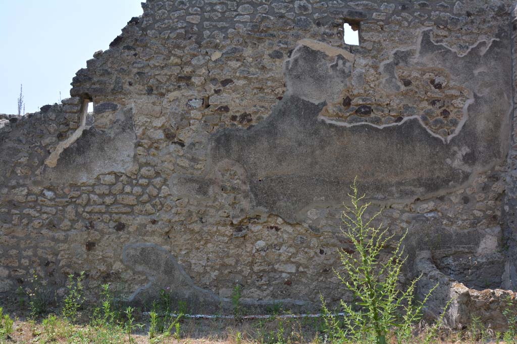 IX.5.6 Pompeii. May 2017. Room u, continuation of west wall further northwards towards masonry basin, on right.  
Foto Christian Beck, ERC Grant 681269 DÉCOR.