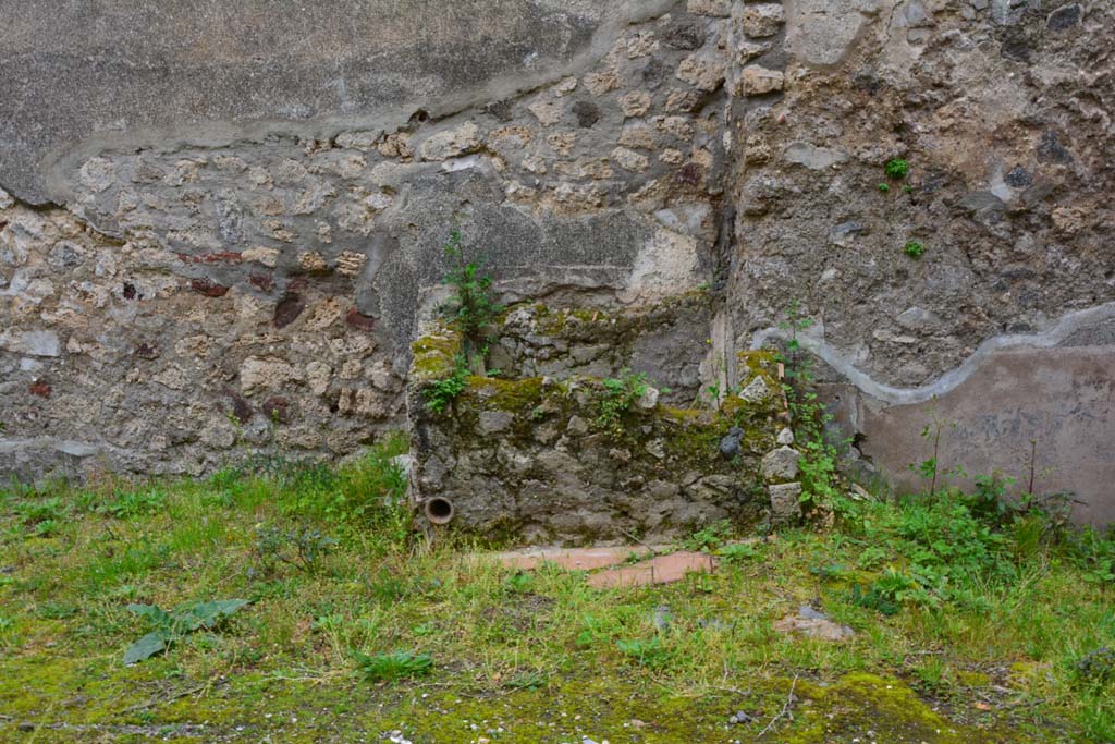 IX.5.6 Pompeii. March 2017. Room u, masonry basin against west wall of garden area. 
Foto Christian Beck, ERC Grant 681269 DÉCOR.