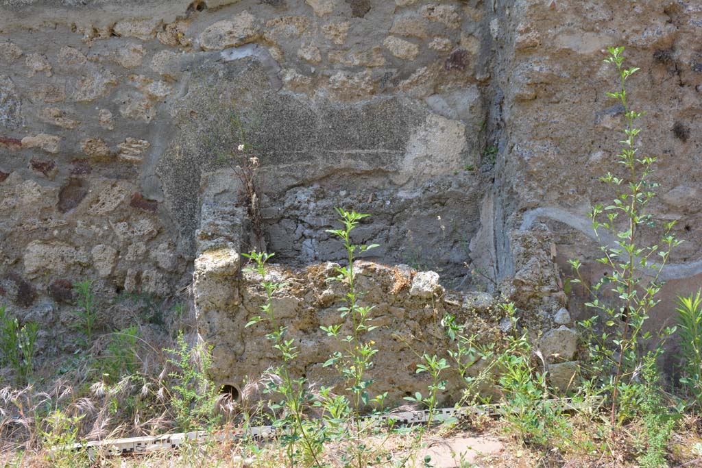IX.5.6 Pompeii. May 2017. Room u, looking west to masonry basin against west wall of garden area.   
Foto Christian Beck, ERC Grant 681269 DÉCOR.