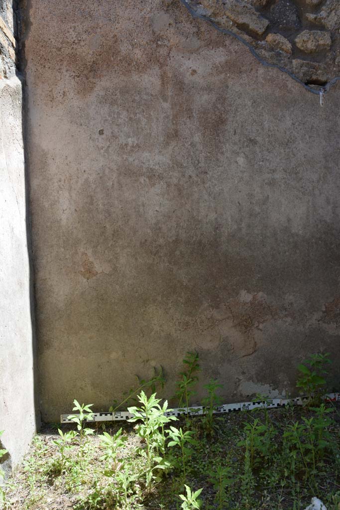 IX.5.6 Pompeii. May 2017. Room b, south wall in south-east corner.
Foto Christian Beck, ERC Grant 681269 DÉCOR.
