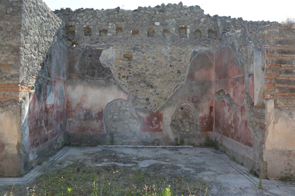 IX.5.6 Pompeii. May 2017. West ala d, looking across atrium towards west wall.
Foto Christian Beck, ERC Grant 681269 DÉCOR.