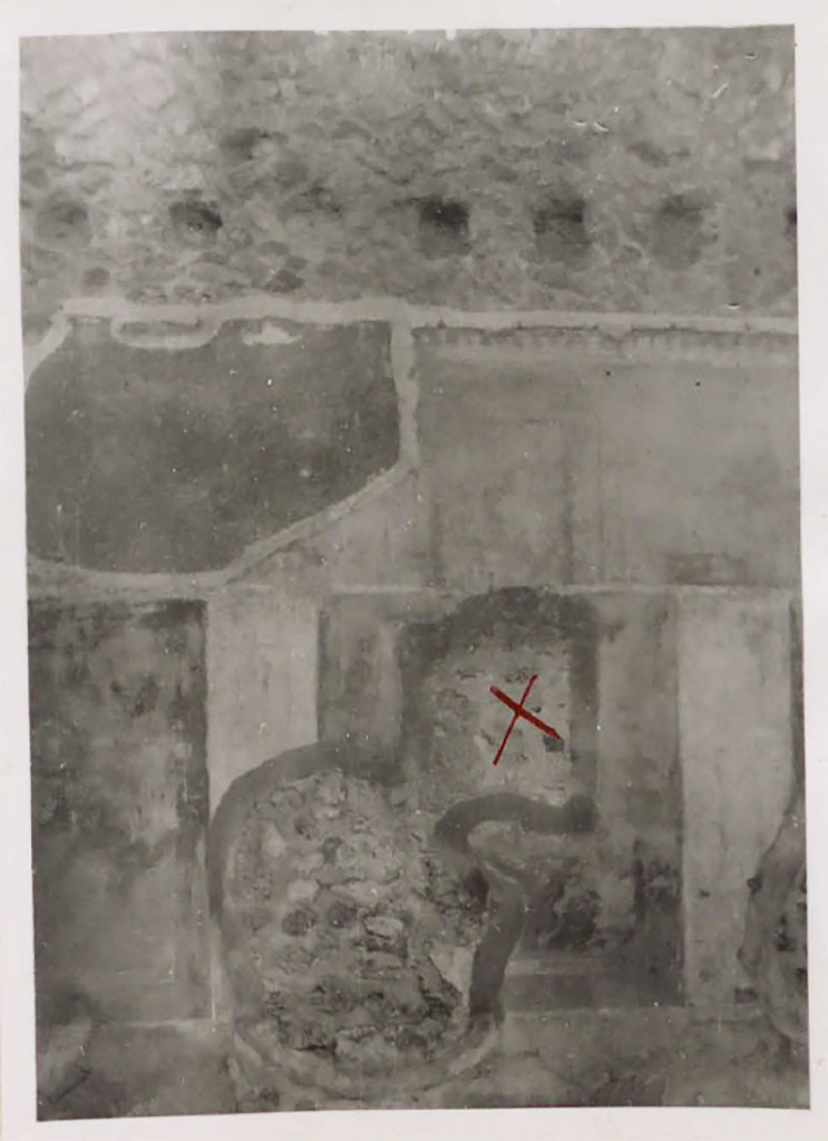 IX.5.6 Pompeii. Pre-1942. 
Room 5, west wall of ala, “X” marks the spot where the painting of Hercules and Auge was found, cut out and taken to the Museum.
See Warscher, T. 1942. Catalogo illustrato degli affreschi del Museo Nazionale di Napoli. Sala LXXX. Vol.2. Rome, Swedish Institute.