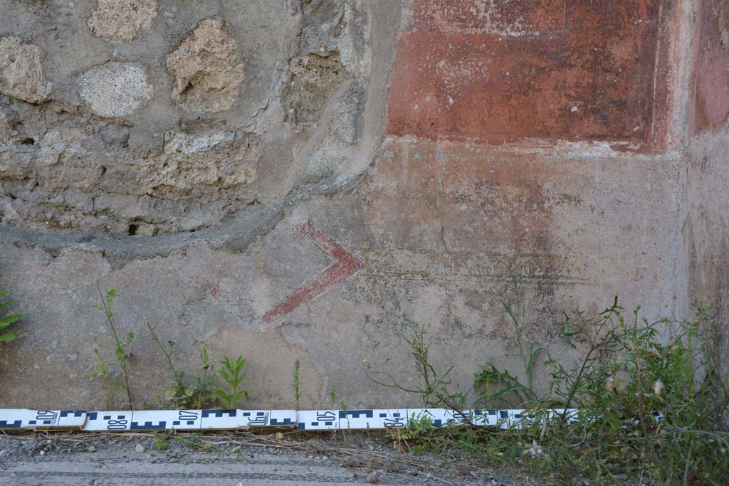 IX.5.6 Pompeii. May 2017. West ala d, painted decoration on zoccolo on west wall at north end.
Foto Christian Beck, ERC Grant 681269 DÉCOR.