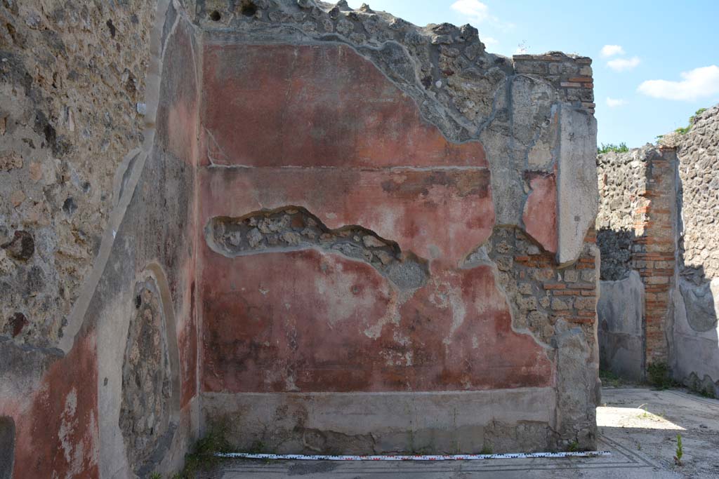 IX.5.6 Pompeii. May 2017. West ala d, looking towards north-west corner and north wall, with atrium on the right.
Foto Christian Beck, ERC Grant 681269 DÉCOR.