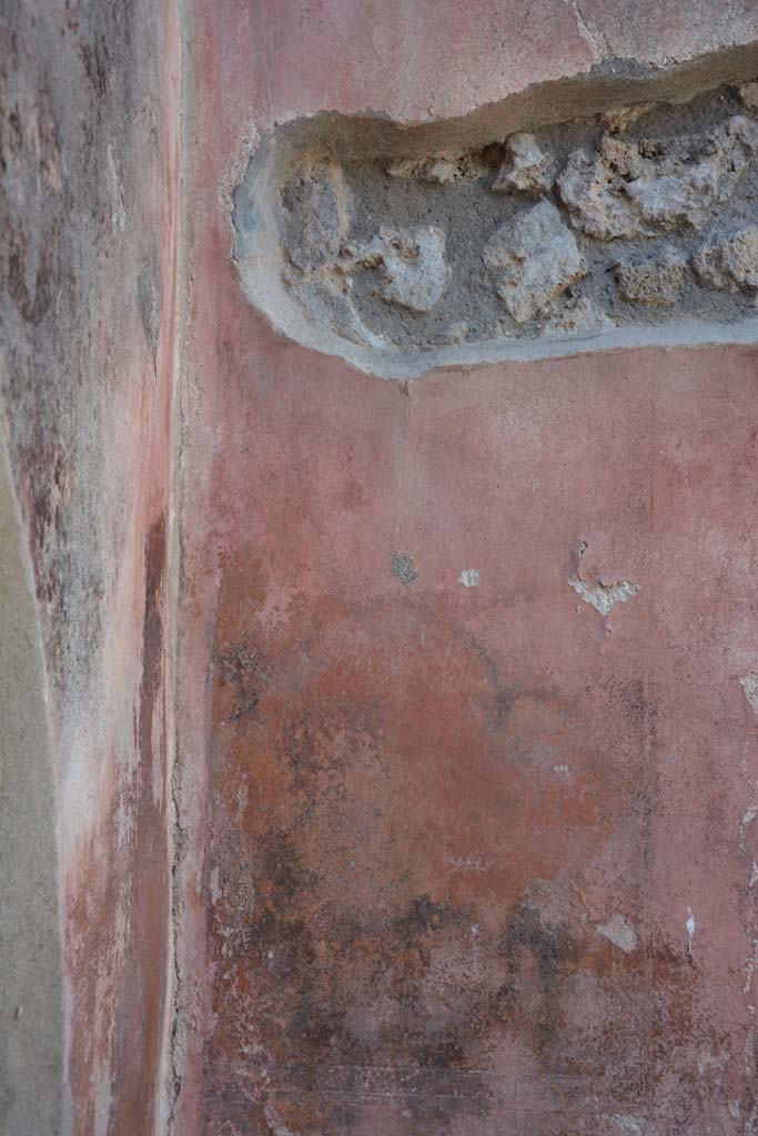 IX.5.6 Pompeii. May 2017. 
West ala d, north wall in north-west corner, with remains of carpet border on lower panel. 
Foto Christian Beck, ERC Grant 681269 DÉCOR.