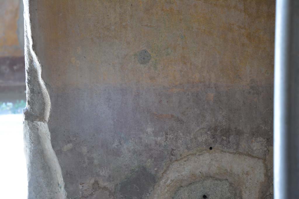 IX.5.6 Pompeii. May 2017. Room h,  detail from east wall on south side of doorway
Foto Christian Beck, ERC Grant 681269 DÉCOR.