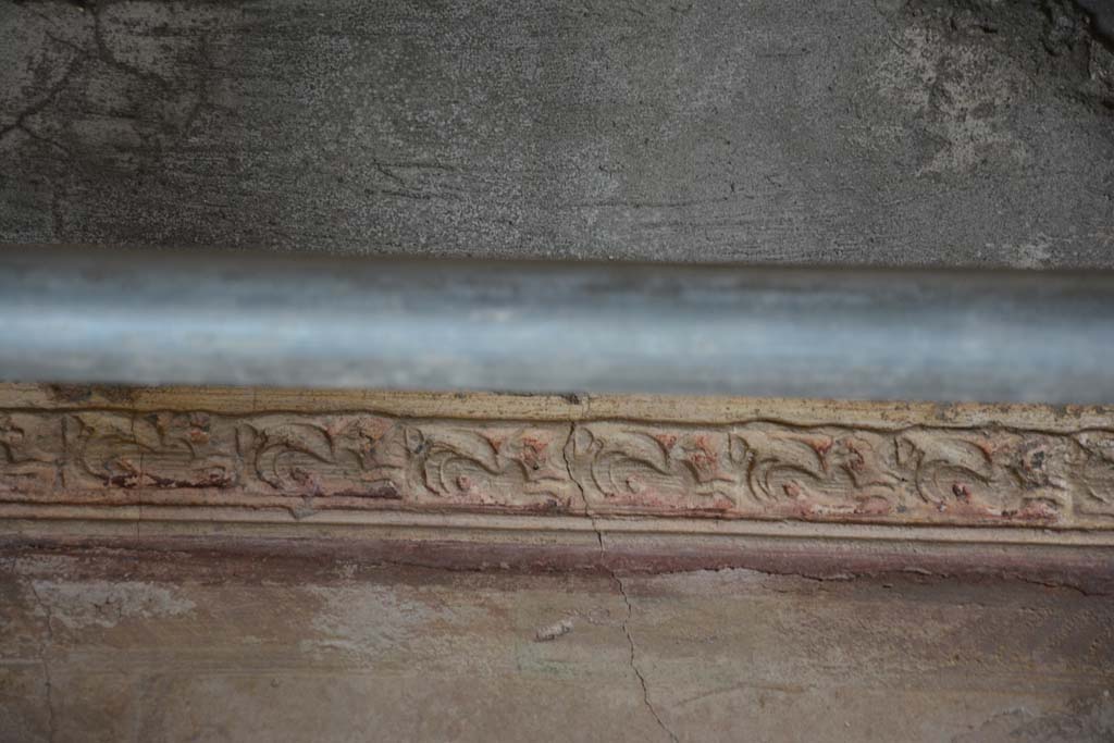 IX.5.6 Pompeii. May 2017. Room h, upper south wall, the entire stucco cornice was preserved showing marine griffins.  
Foto Christian Beck, ERC Grant 681269 DÉCOR.