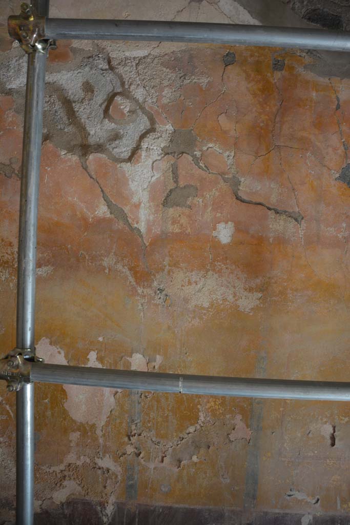 IX.5.6 Pompeii. May 2017. Room h, centre of north wall. 
Foto Christian Beck, ERC Grant 681269 DÉCOR.
According to Sogliano -On the north wall was a painting of Silenus and a Bacchante.
See Sogliano, A., 1879. Le pitture murali campane scoverte negli anni 1867-79. Napoli: Giannini. (p.42, no.180).