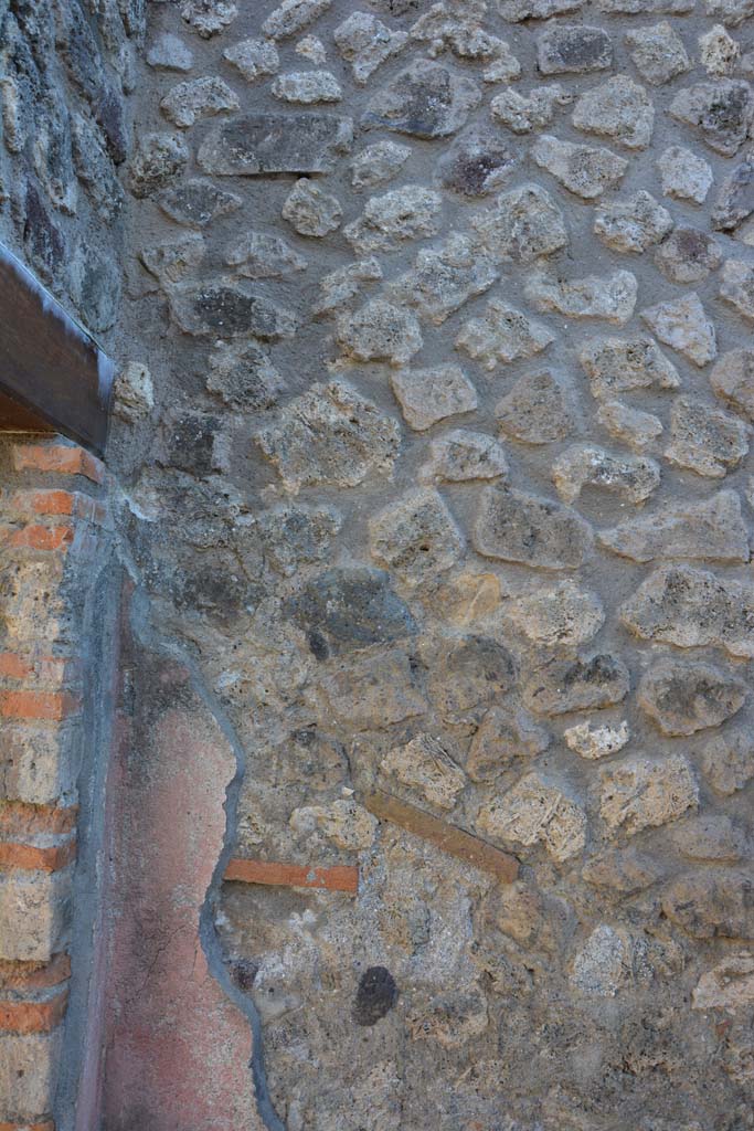 IX.5.6 Pompeii. May 2017. Room f, detail from south-west corner. 
Foto Christian Beck, ERC Grant 681269 DÉCOR.