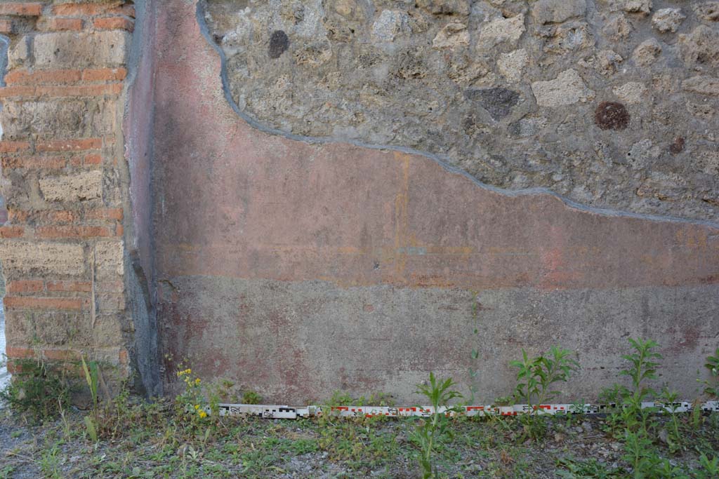 IX.5.6 Pompeii. May 2017. Room f, zoccolo on west wall in south-west corner.
Foto Christian Beck, ERC Grant 681269 DÉCOR.