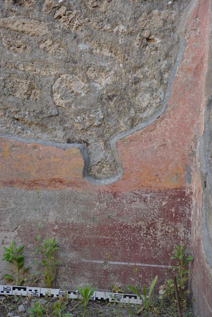 IX.5.6 Pompeii. May 2017. Room f, lower west wall in north-west corner. 
Foto Christian Beck, ERC Grant 681269 DÉCOR.