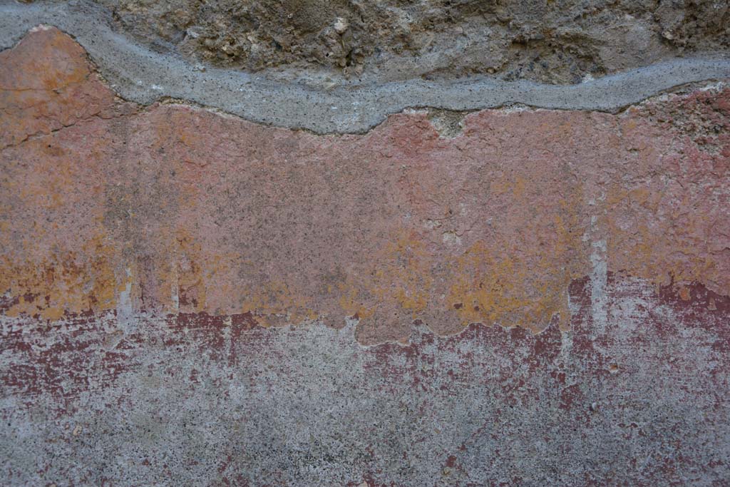 IX.5.6 Pompeii. May 2017. Room f, remaining painted decoration visible on north wall towards north-east corner.
Foto Christian Beck, ERC Grant 681269 DÉCOR.