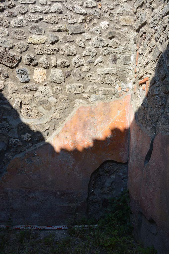 IX.5.6 Pompeii. May 2017. Room f, east wall at south end.  
Foto Christian Beck, ERC Grant 681269 DÉCOR.