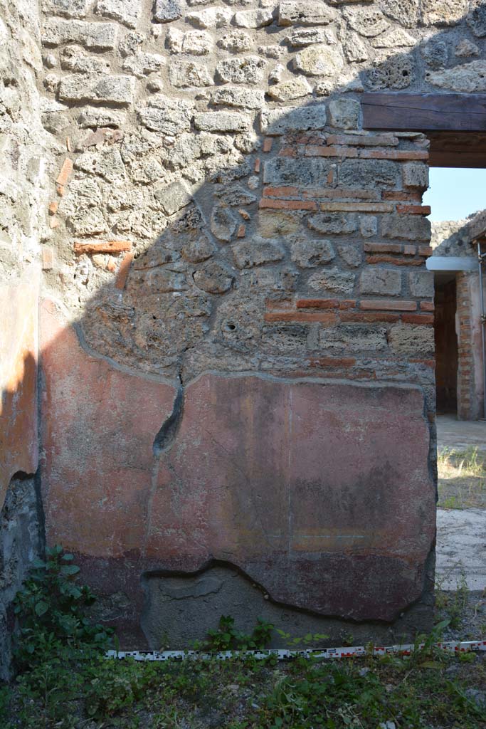 IX.5.6 Pompeii. May 2017. 
Room f, looking towards south wall in south-east corner, with doorway to east ala e, on right. 
Foto Christian Beck, ERC Grant 681269 DÉCOR.