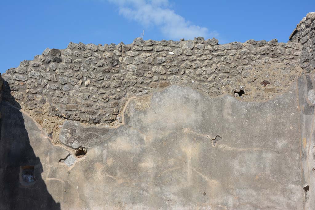 IX.5.6 Pompeii. May 2017. East ala e, upper east wall. 
Foto Christian Beck, ERC Grant 681269 DÉCOR.
