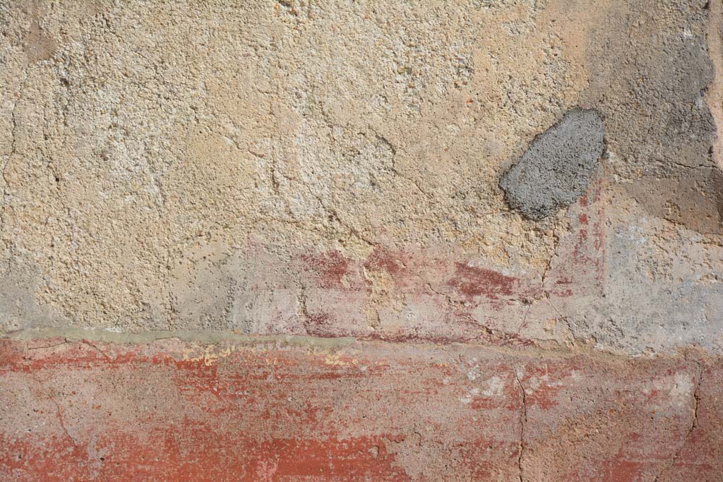IX.5.6 Pompeii. May 2017. East ala e, south wall, detail of remains of painted compartment above zoccolo. 
Foto Christian Beck, ERC Grant 681269 DÉCOR.