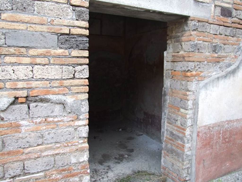 IX.5.6 Pompeii. December 2007. Doorway to room 7, on east side.  
According to Sogliano, some of the paintings visible in this room on excavation were –  Hera and her attributes - peacock and a globe and sceptre (no.91) Wall painting of Apollo and woman of his love, according to Sogliano “completely destroyed” (no.108). See Sogliano, A., 1879. Le pitture murali campane scoverte negli anni 1867-79. Napoli: (p.24, no.91 and p.27, no.108)