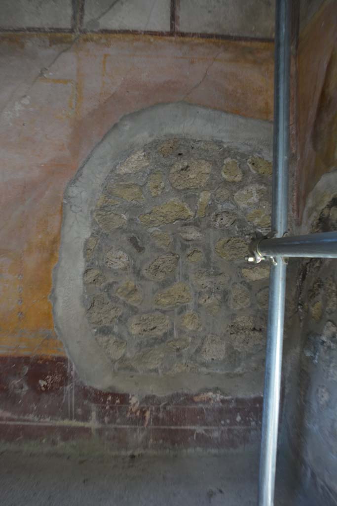 IX.5.6 Pompeii. May 2017. Room g, east wall at south end. 
Foto Christian Beck, ERC Grant 681269 DÉCOR.