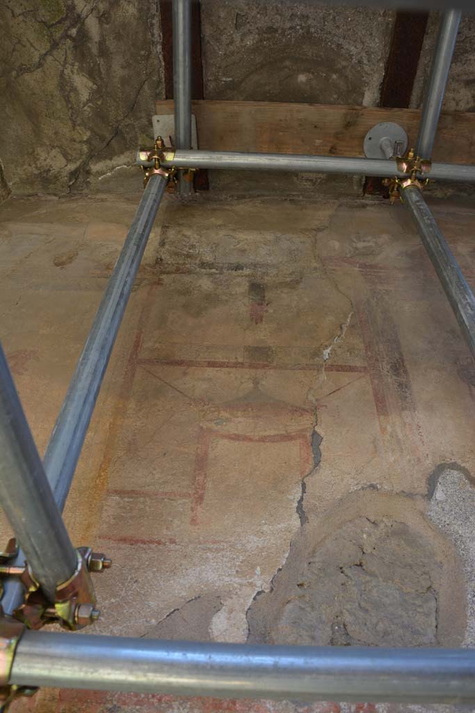 IX.5.6 Pompeii. May 2017. 
Room k, (west side), detail from upper north wall towards west end.  
Foto Christian Beck, ERC Grant 681269 DÉCOR.