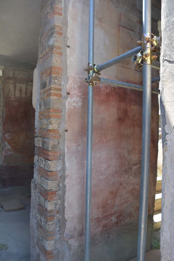 IX.5.6 Pompeii. May 2017. 
Room k, (west side), looking towards south wall and towards steps at f’
Foto Christian Beck, ERC Grant 681269 DÉCOR