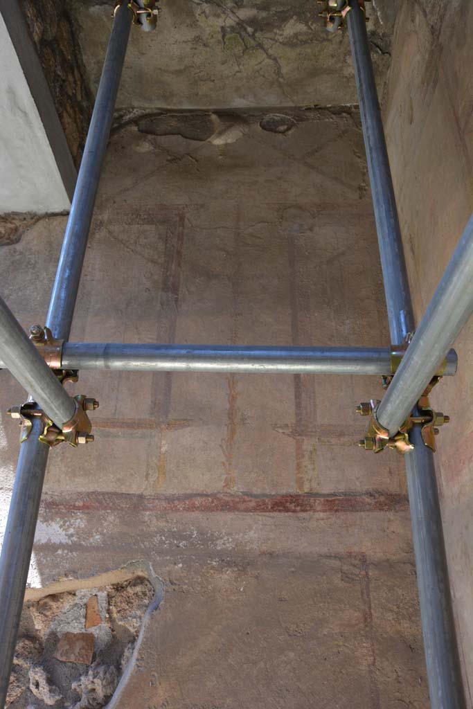IX.5.6 Pompeii. May 2017. 
Room f’, upper west wall, at base of steps (also could be described as west wall of room k). 
Foto Christian Beck, ERC Grant 681269 DÉCOR.