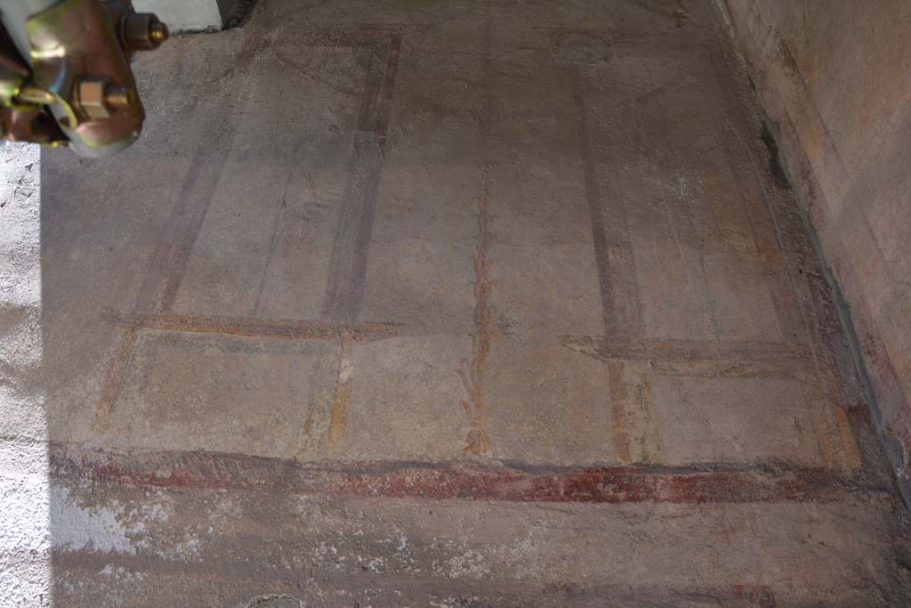 IX.5.6 Pompeii. May 2017. Room f’, painted golden candelabra from upper centre of west wall. 
Foto Christian Beck, ERC Grant 681269 DÉCOR.