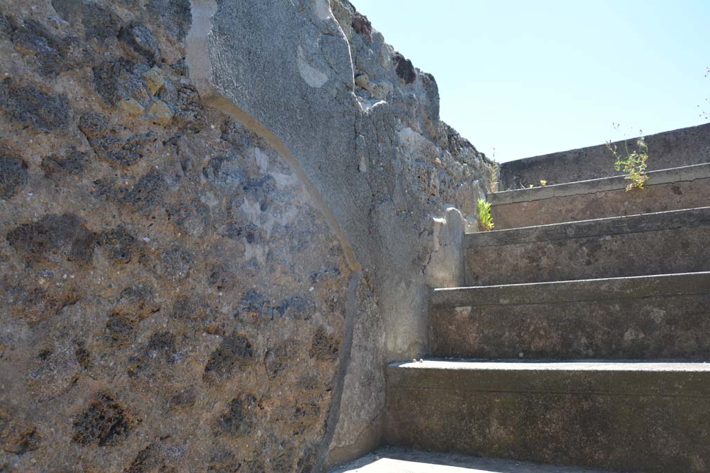 IX.5.6 Pompeii. May 2017. Room f’, east wall of steps to upper floor. 
Foto Christian Beck, ERC Grant 681269 DÉCOR.