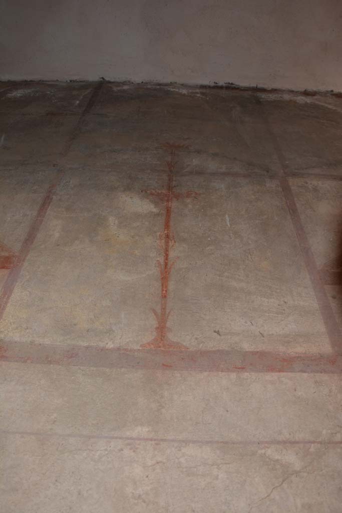 IX.5.6 Pompeii. May 2017. 
Room k’, upper centre of east wall, detail of painted metal candelabra.  
Foto Christian Beck, ERC Grant 681269 DÉCOR.