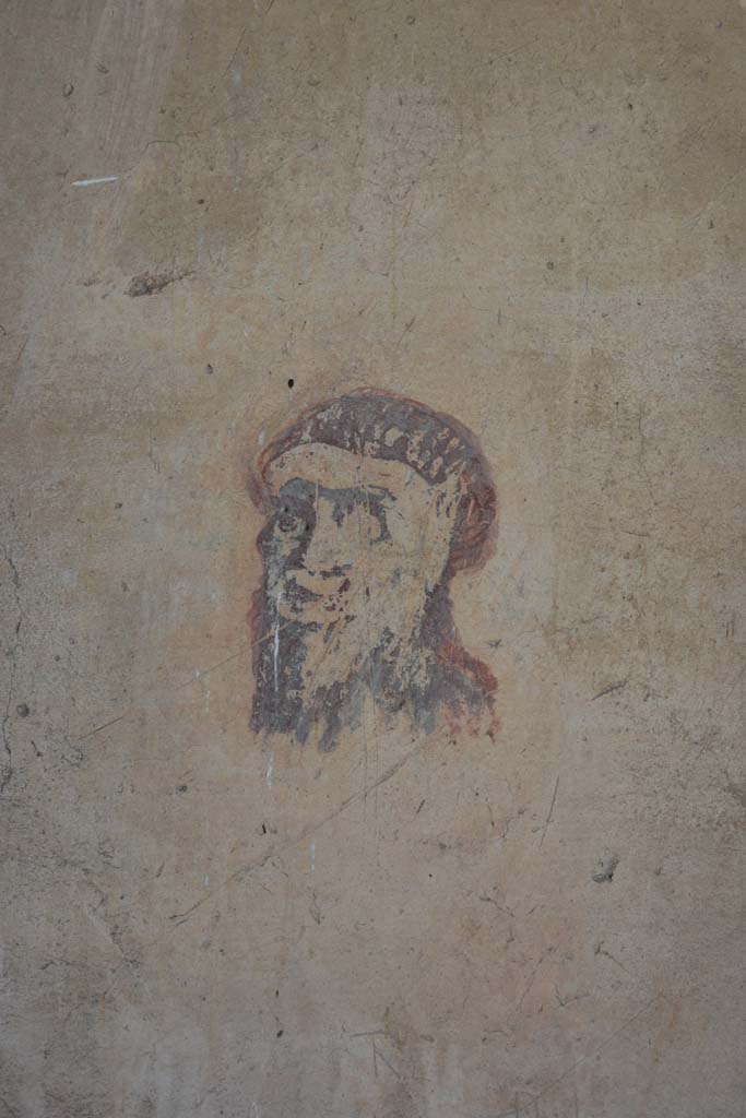 IX.5.6 Pompeii. May 2017. 
Room k’, centre of east wall, painted vignette of male mask with long beard and band on his head. 
Foto Christian Beck, ERC Grant 681269 DÉCOR.