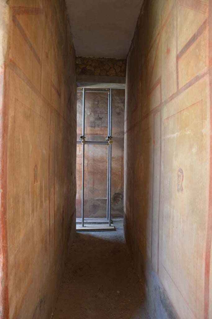 IX.5.6 Pompeii. May 2017. 
Room k’, looking north along corridor turning west to room k and the atrium. 
Foto Christian Beck, ERC Grant 681269 DÉCOR.