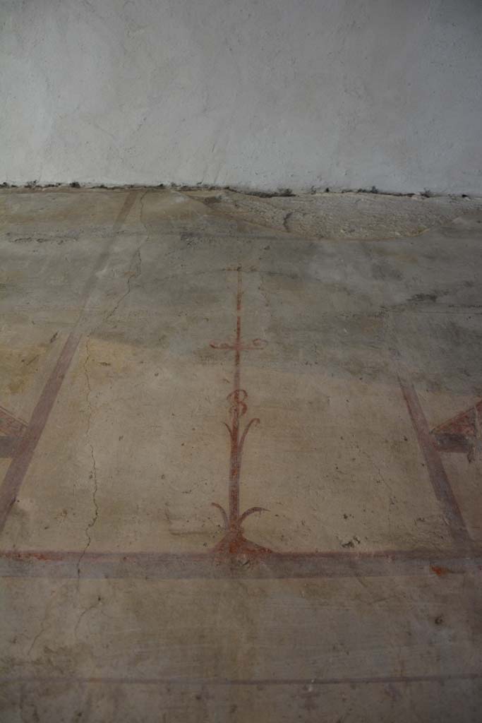 IX.5.6 Pompeii. May 2017. 
Room k’, upper centre of west wall, detail of painted metal candelabra.  
Foto Christian Beck, ERC Grant 681269 DÉCOR.